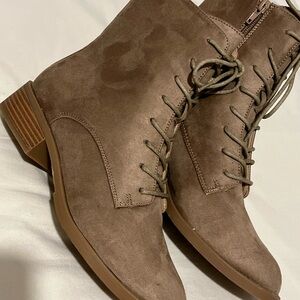 Journee Women's Vienna Booties
